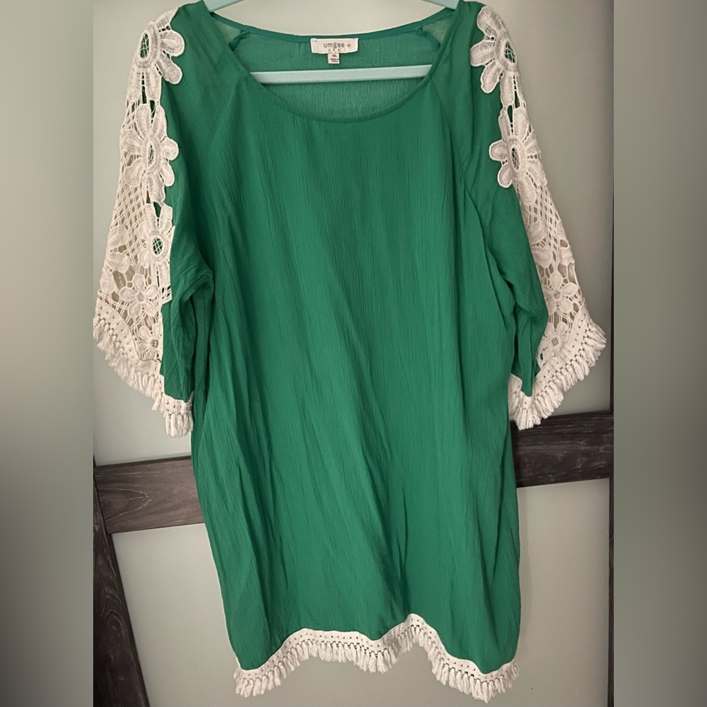 Umgee ~ Beautiful Boho Top with crochet lace detailing… 💚 size 1XL